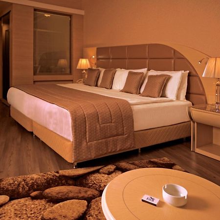 Eser Premium Hotel & Spa Büyükçekmece Exteriör bild A room at the hotel