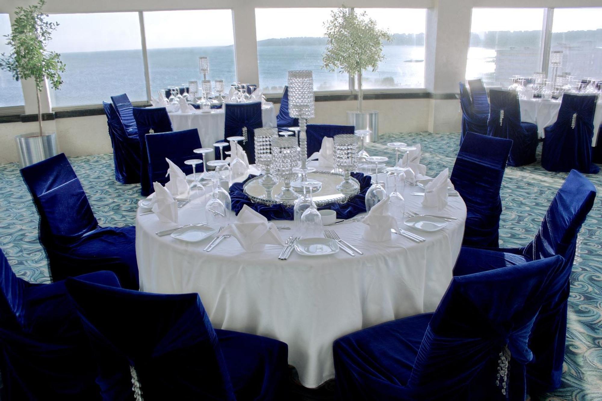 Eser Premium Hotel & Spa Büyükçekmece Exteriör bild A table set for a formal dinner