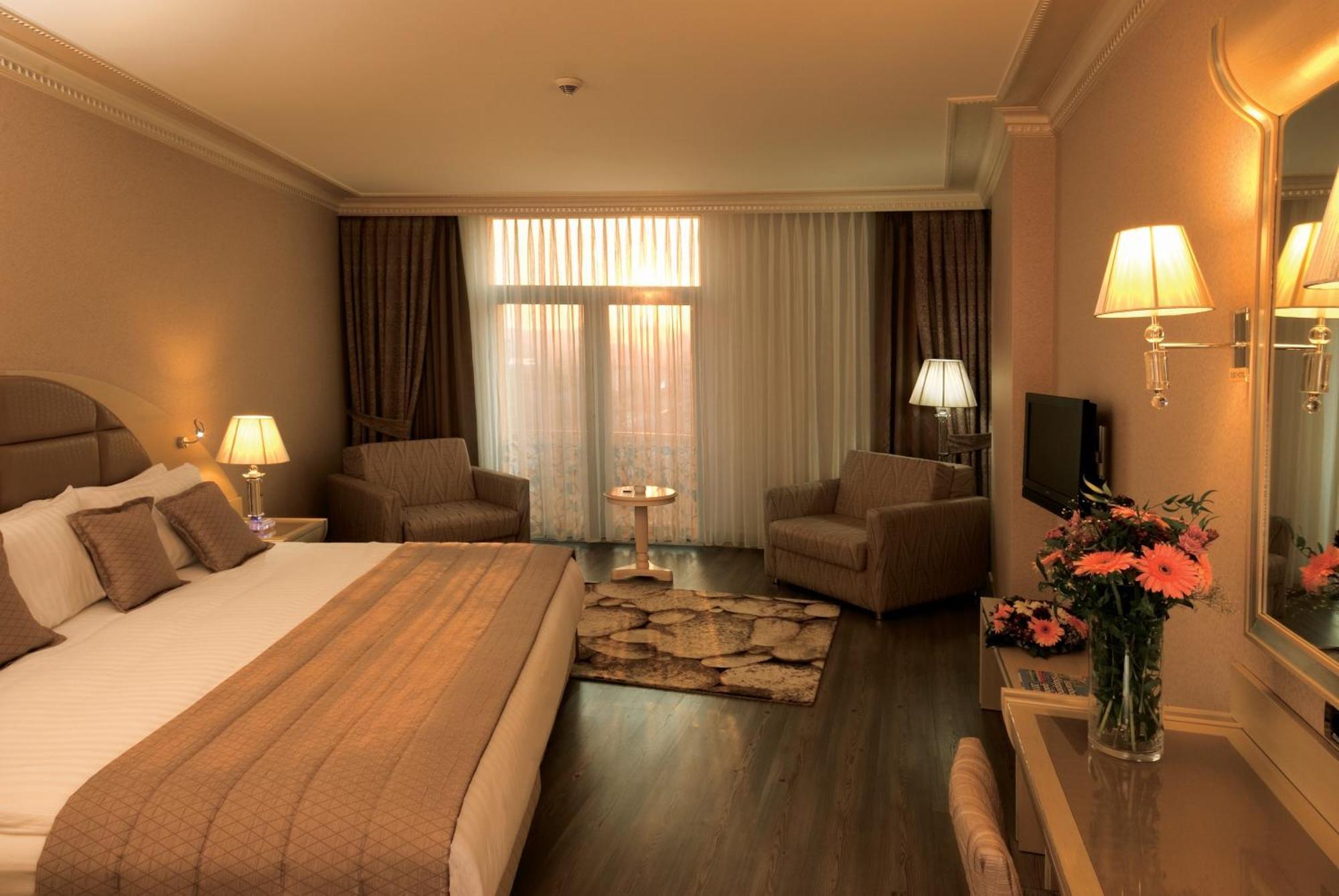 Eser Premium Hotel & Spa Büyükçekmece Exteriör bild A room at the hotel