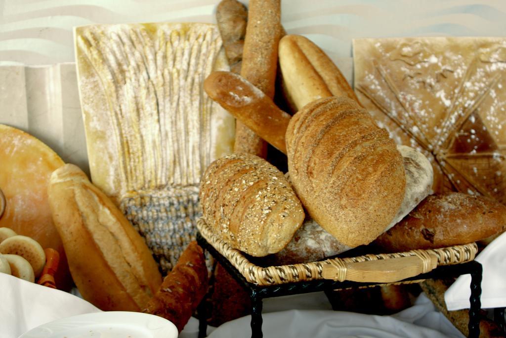 Eser Premium Hotel & Spa Büyükçekmece Exteriör bild Bread