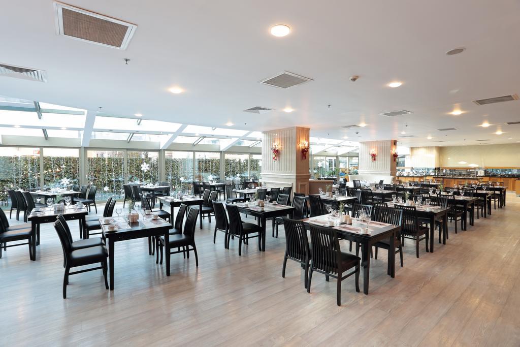 Eser Premium Hotel & Spa Büyükçekmece Exteriör bild The restaurant