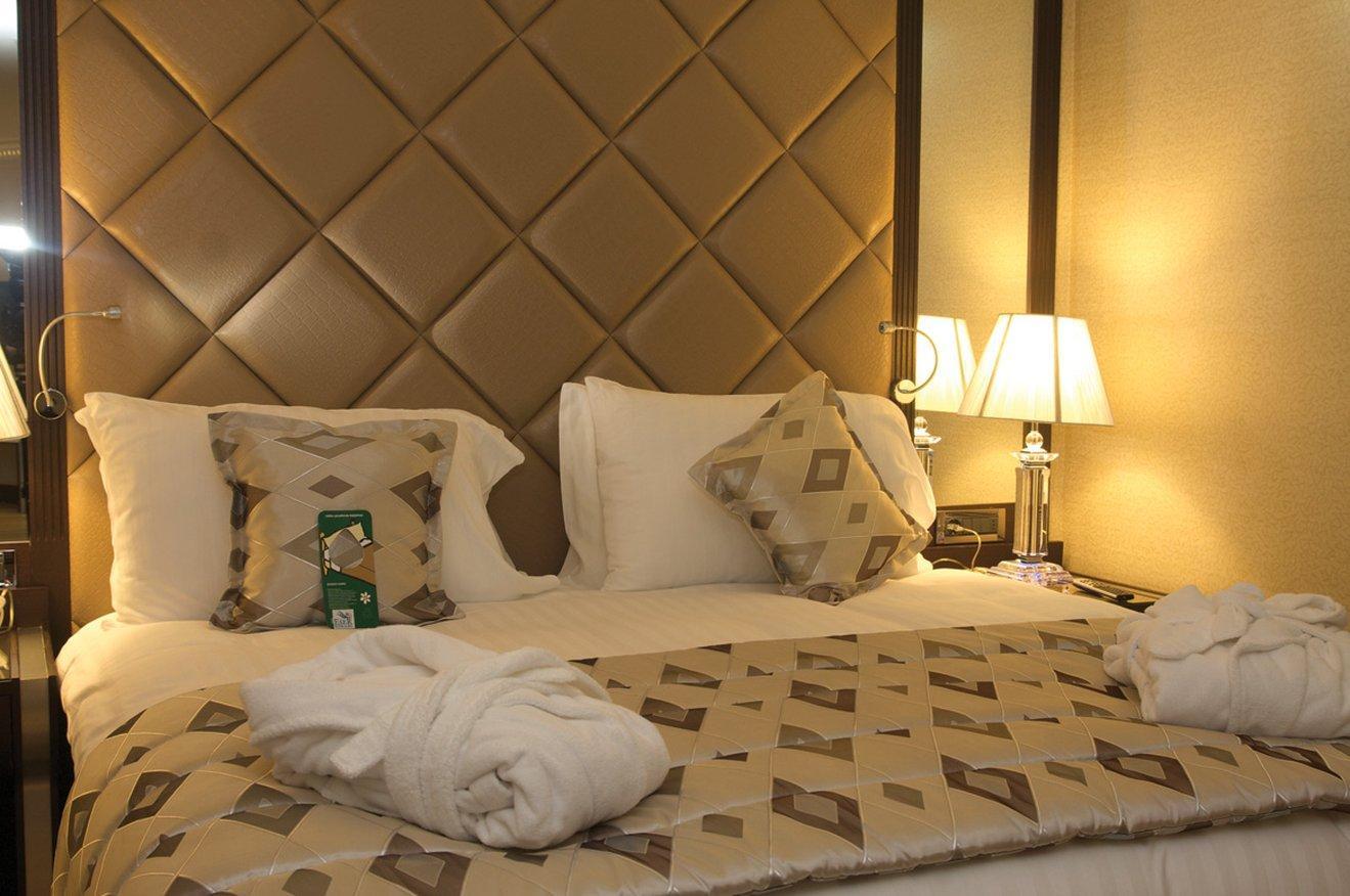 Eser Premium Hotel & Spa Büyükçekmece Rum bild A bedroom at the hotel