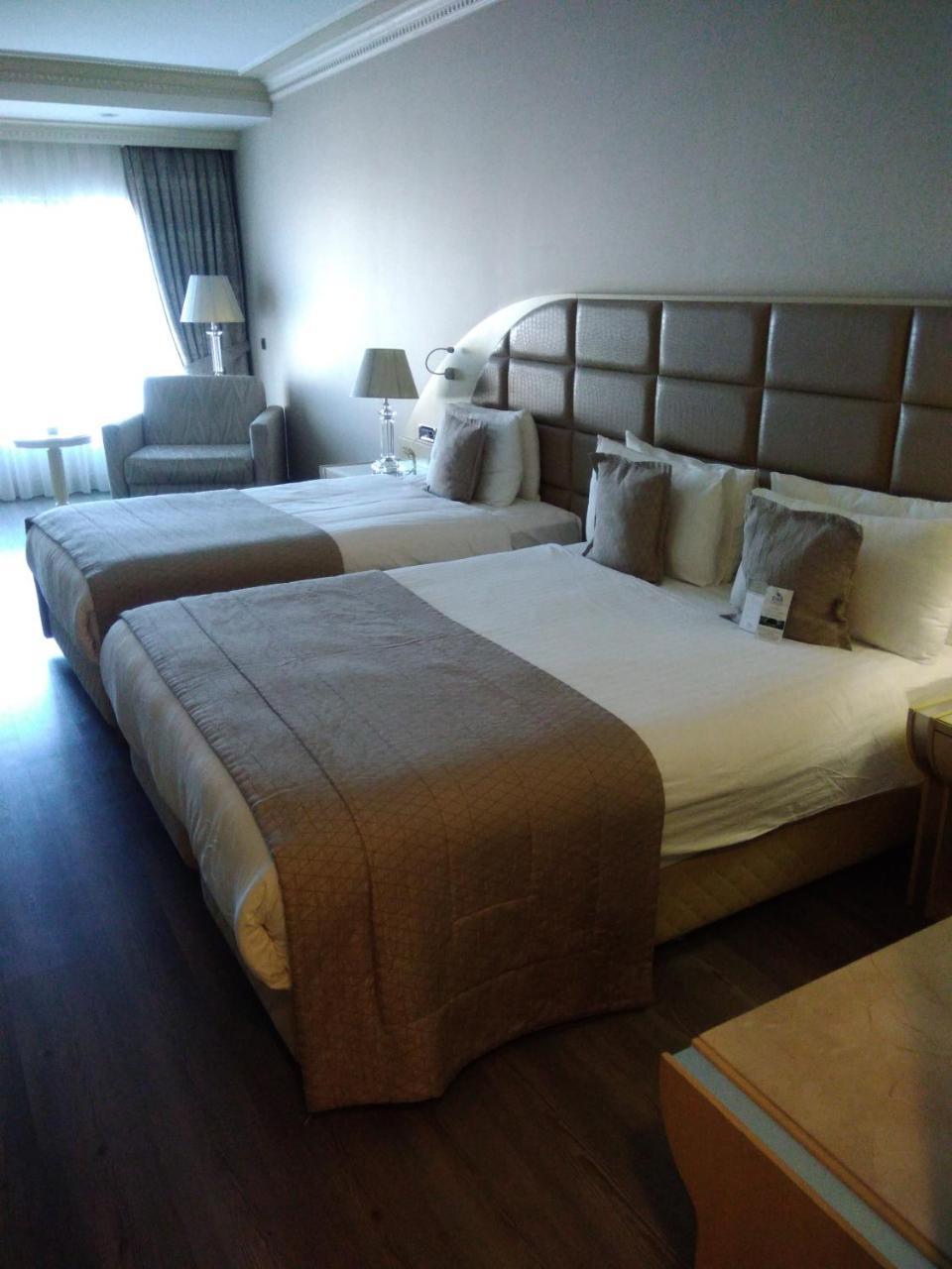 Eser Premium Hotel & Spa Büyükçekmece Exteriör bild A room at the hotel
